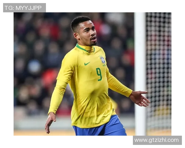 巴西足球明星全队签名足球珍品展现足球文化魅力